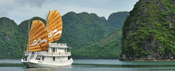 Jonque Paradise Privilège dans la baie d'Halong